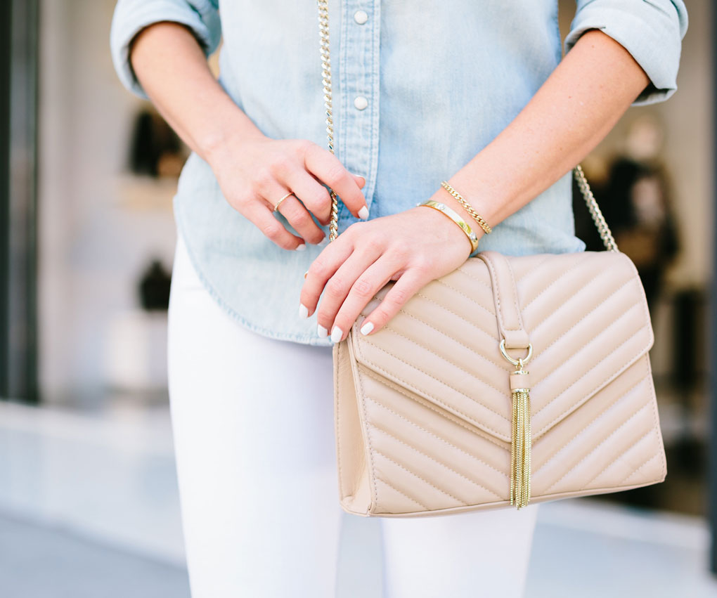 Sydne-Style-nude-cross-body-bag-with-gold-chain