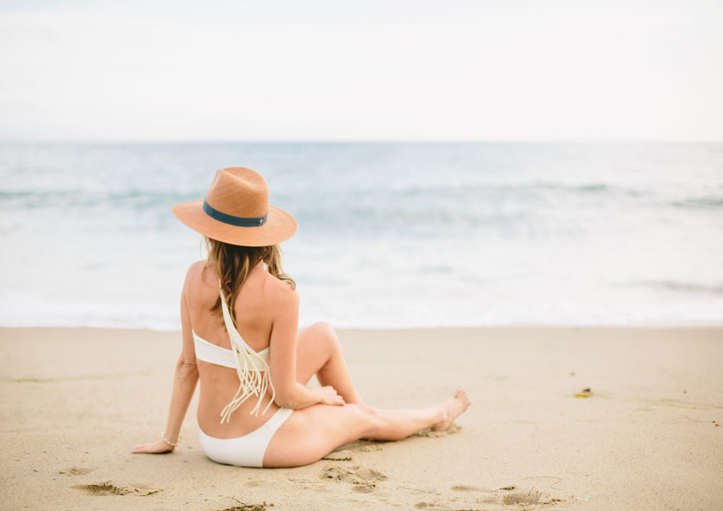 Sydne-Style-white-bikini-fringe-back-malibu-beach